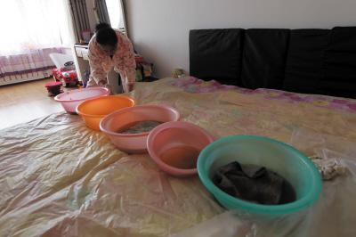 大方楼上漏水，住户失联，小区没物管，业主维权难！律师来支招……